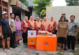 BPBD Sampang Salurkan Bantuan Logistik Pasca Rumah Roboh di Gunung Sekar