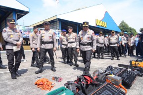 Mabes Polri Berangkatkan 219 Personel dan Bantuan Logistik untuk Mitigasi Bencana Alam di Sumatera Utara