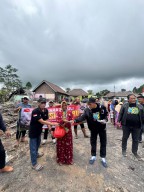 Organisasi Masyarakat Jawara Bersatu Salurkan Bantuan Logistik Kepada Pengungsi Korban Erupsi Gunung Semeru