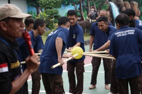 Seru dan Edukatif, Fun Game Pramuka di Lapas I Madiun Jadi Sarana Rekreasi WBP