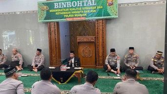 Binrohtal Polres Nganjuk Tekankan Penguatan Iman dan Moral Anggota