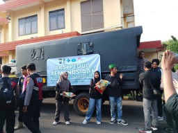 Polres Pasuruan dan Aliansi Mahasiswa Berangkatkan Bantuan untuk Korban Erupsi Semeru