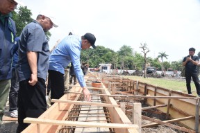 Sidak Proyek Pembangunan Alun-alun Sidoarjo, Bupati Subandi temukan Banyak Kekurangan