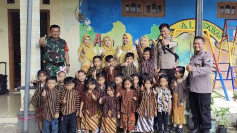 Polisi Ajak Anak TK Pertiwi 2 Demangan Senam Ceria Lewat Program AIH