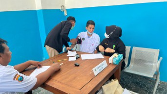 Polres Nganjuk dan Sidokkes Periksa Kesehatan Driver SPPG Kemala Bhayangkari, Lengkapi Pemberian Obat dan Vitamin Gratis