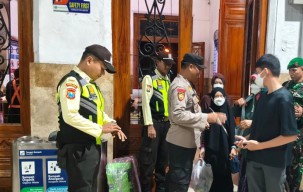 Sambut Libur Nataru Polresta Sidoarjo Pastikan Keamanan Stasiun Kereta Api