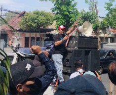 Puluhan Wartawan Surabaya Geruduk Kantor Satpol PP, Tuntut Keadilan