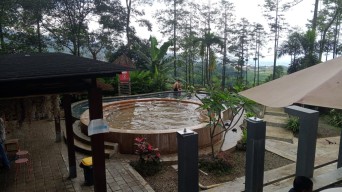 Masih Saja Memungut Biaya Tambahan, Pihak Pengelola Wisata Padusan Pacet Tak Bisa Tunjukkan Legalitas Sesuai Aturan