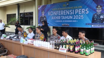 Konferensi Pers Akhir Tahun, Polres Nganjuk Paparkan Tren Kamtibmas 2024–2025