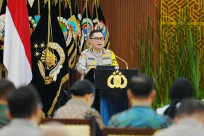 Berantas Kejahatan Transnasional, Polri Tangkap dan Serahkan 14 Buron Interpol Red Notice 