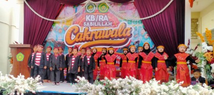 Meriah! Ratusan Orang Hadiri Puncak Acara Cakrawala di KB/RA Sabilillah Sampang