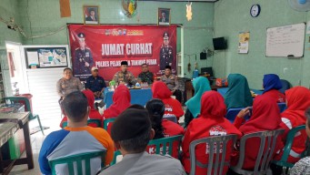 Cegah Kenakalan Remaja, Polres Pelabuhan Tanjung Perak Gelar Jumat Curhat.