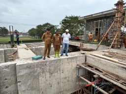 Bupati Sidoarjo Tinjau Rumah Pompa Kedungpeluk, Progres Capai 70 Persen