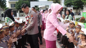 Kapolres Nganjuk dan Ketua Bhayangkari Kunjungi TK Kemala Bhayangkari Nganjuk dan Kertosono