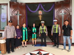 Berikan Rasa Aman, Polres Pelabuhan Tanjung Perak Gelar Pengamanan Kebaktian Umat Kristiani