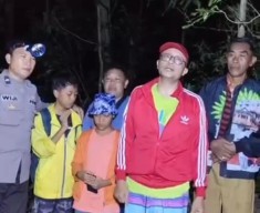 Polres Gresik Selamatkan Wisatawan Asal Sidoarjo Tersesat di Hutan Pulau Bawean