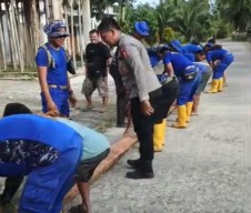 Tim SAR Korpolairud Bangun Jembatan Sementara di Korong Maranci, Padang Pariaman