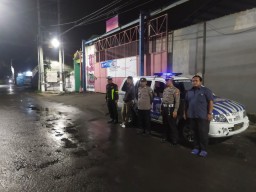Polisi Menyapa Malam: Patroli Harkamtibmas Polsek Semampir