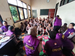 Rumah Terendam, Tugas Tetap Jalan: Trauma Healing Mabes Polri Hadir untuk Personel Polres Aceh Tamiang