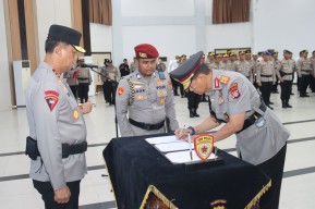 Kapolda Kalteng Pimpin Sertijab Wakapolda, Brigjen Pol Yosi Muhamartha Resmi Gantikan Irjen Pol Rakhmad Setyadi