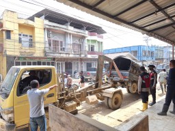 Dari Jalan Tergenang ke Bengkel Perbaikan, Polisi gunakan towing Evakuasi Mobil Warga Pascabanjir