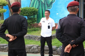 Pimpin Apel Serah Terima Regu Jaga, Ka KPLP Tegaskan Jangan Ragu Ambil Tindakan Tegas atas Pelanggaran