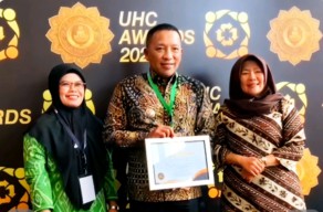 Sukses Transformasi Kesehatan, Pemkab Sampang Sabet Penghargaan UHC Utama di Jakarta.