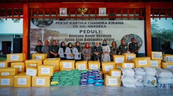 Tebar Kepedulian untuk Siau, Persit KCK Daerah XIII/Merdeka Salurkan Bantuan Kemanusiaan Korban Banjir Bandang