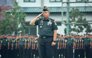 Aster Kasdam XIII/Merdeka Pimpin Upacara Bendera, Teguhkan Nasionalisme dan Soliditas Prajurit