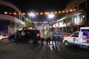 Patroli Cipkon Digelar, Polres Pelabuhan Tanjung Perak Pastikan Keamanan Malam Hari.