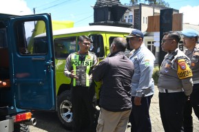 Hari Kedua Ops Keselamatan, Polisi Perketat Jeep Wisata di Bromo