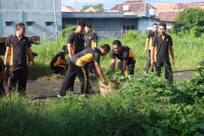 Polres Pasuruan Gelar Kerja Bakti Dukung Gerakan Indonesia ASRI