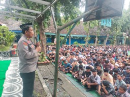 Satbinmas Polres Pasuruan Gelar Istighotsyah dan Penyuluhan Harkamtibmas di SMPN 2 Beji