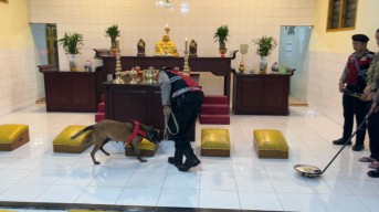 Polres Lumajang Lakukan Sterilisasi Vihara Jelang Perayaan Imlek