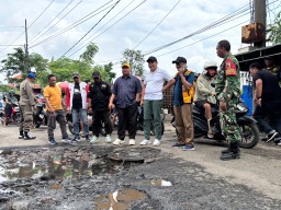 Bupati Sidoarjo Tegaskan Perbaikan Jalan Harus Overlay
