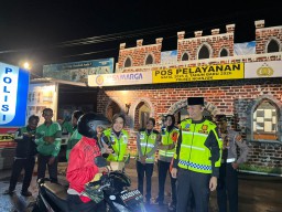 Hangatnya Sahur Bersama di Pos 12.0 Pujahito, Polres Nganjuk dan Komunitas Ojol Perkuat Komitmen Keselamatan