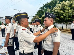 Empat Belas Pegawai Lapas Narkotika Pamekasan Terima Kenaikan Pangkat, Kalapas: Wujud Apresiasi dan Motivasi