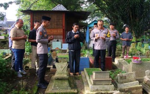 Jelang Ramadan 1447 H, Kapolresta Malang Kota Ziarah ke Makam Korban Tragedi Kanjuruhan