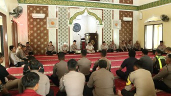 Hari Pertama Puasa Ramadhan, Wakapolres Bangkalan Gelar Binrohtal Jalani Ibadah dengan Ikhlas