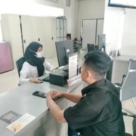 Aksi Humanis Anggota SPKT Polrestabes Surabaya, Pengajuan SKCK Online Mudah Tanpa Ribet dan Tak Perlu Pulang Kampung