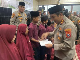 Polres Pelabuhan Tanjung Perak Merajut Bersama Insan Pers dan Santuni Anak Yatim di Bulan Ramadan