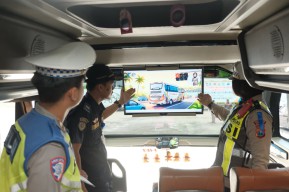 Melalui Program Polantas Menyapa Polres Malang Sosialisasikan Tertib Lalin di OPS Keselamatan Semeru