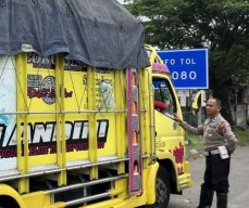 Cegah Kecelakaan Fatal, Polsek Sukomanunggal Tindak Tegas Truk ODOL