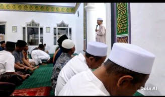 Semarak Ramadhan di Pendopo Sampang: Jemaah Musholla Asykarul Muttaqin Doakan Bupati Saat Umroh ​