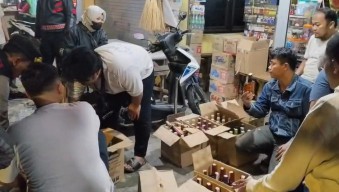 Razia Warkop Saat Ramadhan, Personel Gabungan Polres Bangkalan Sita Ratusan Botol Miras dari Beberapa Lokasi