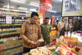 Bupati Sidoarjo H.Subandi Sidak Harga dan Kualitas Sembako Jelang Lebaran, Pastikan Stok Aman dan Harga Stabil