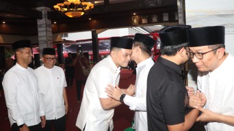 Kapolres Nganjuk Pantau Pengamanan Buka Bersama 10 Ribu Warga di Alun-Alun