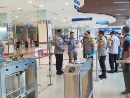 Polda Jatim Pastikan Kesiapan Pos Terpadu di Pelabuhan Tanjung Perak Wujudkan Mudik Aman Keluarga Bahagia