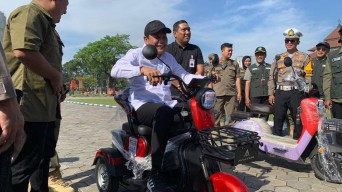 Bupati Subandi Apresiasi Bantuan 3 Unit Sepeda Listrik dari CSR untuk Satpol PPSidoarjo
