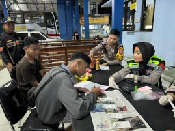 Operasi Ketupat Semeru 2026 Polda Jatim Beri Layanan Kesehatan Mobile Gratis
